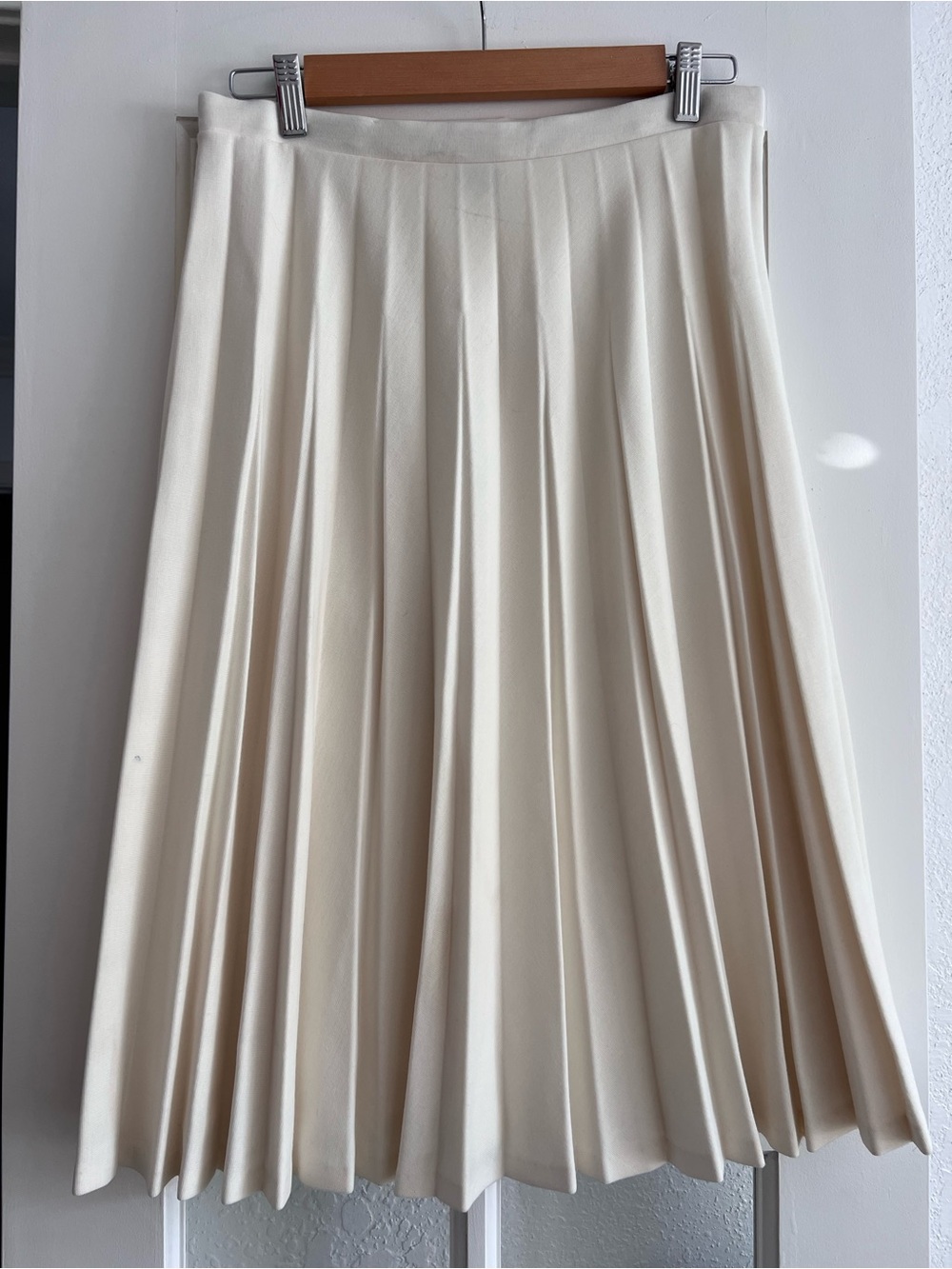 Alfred Dunner Cream Pleated Midi Skirt - Women